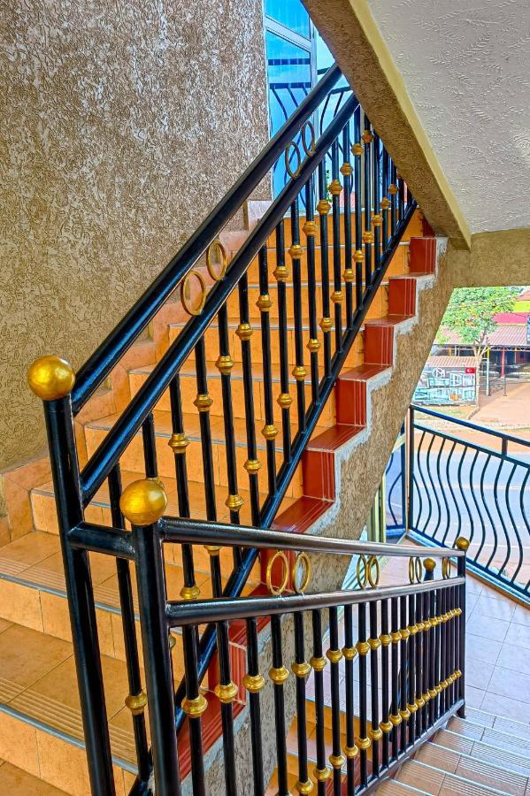 Peace Of Mind Suites Entebbe Exterior foto