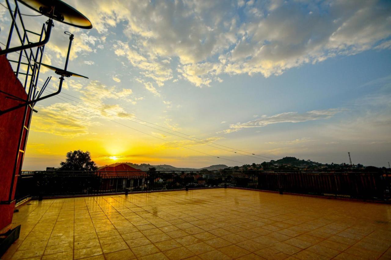 Peace Of Mind Suites Entebbe Exterior foto