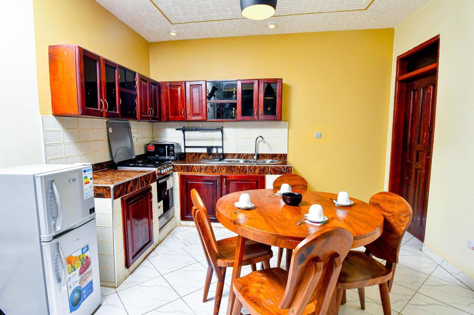 Peace Of Mind Suites Entebbe Exterior foto