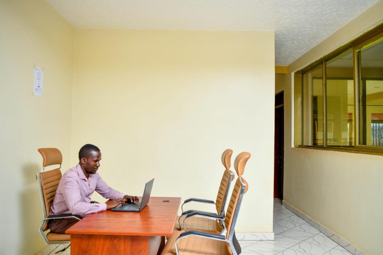 Peace Of Mind Suites Entebbe Exterior foto